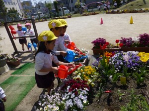 幼稚園がお花いっぱいになあれ！
